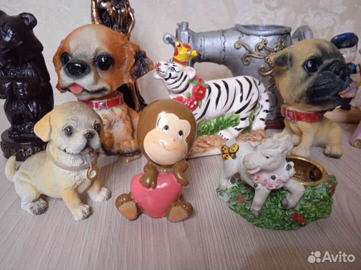 Статуэтки разные