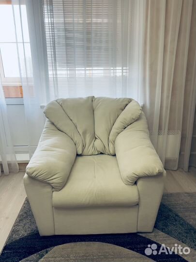 Кресло с ящиком