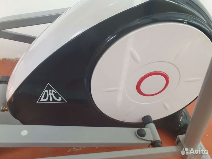 Эллиптический тренажер dfc