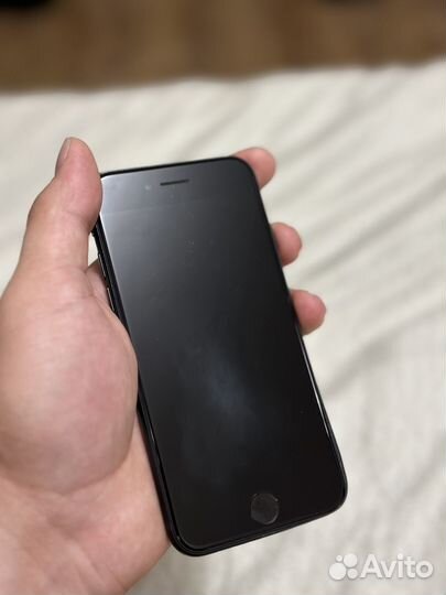 iPhone SE, 64 ГБ