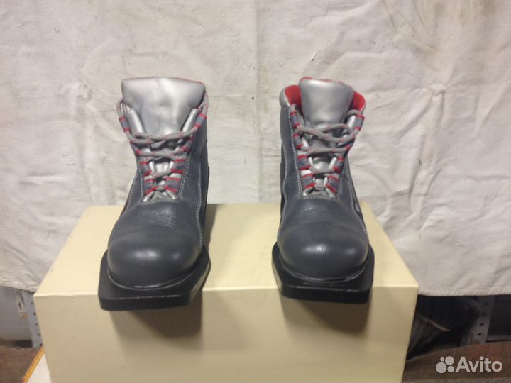 Отдам ботинки лыжные
