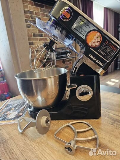 Миксер планетарный Redmond 5340