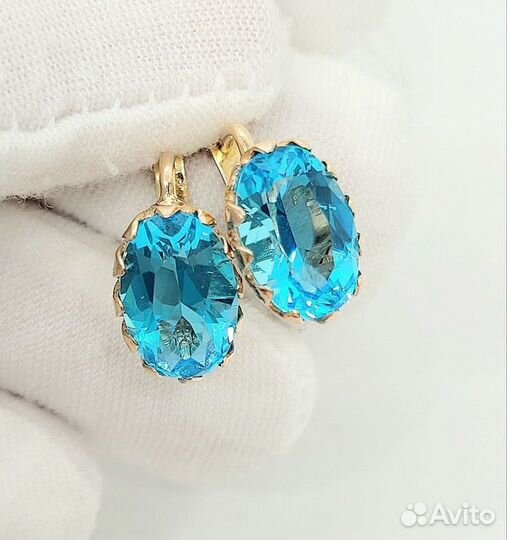 Золотые серьги с камнем