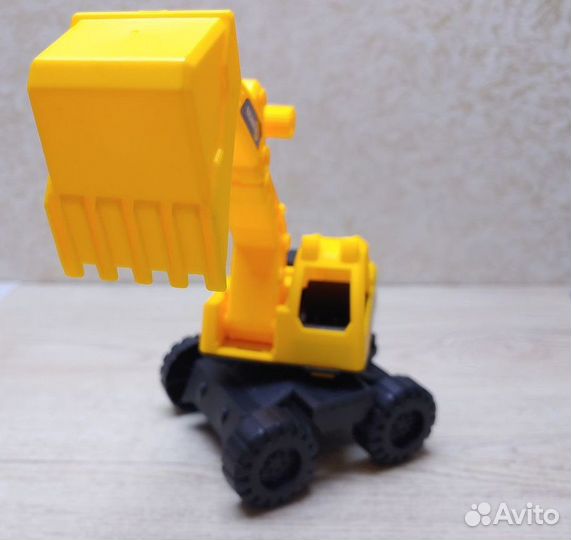 Детская игрушка экскаватор