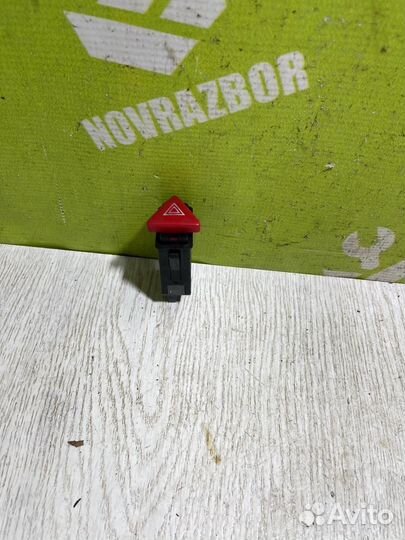 Кнопка аварийной сигнализации Шкода Октавия А4