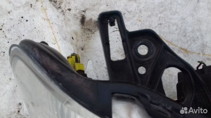 Mazda Tribute фара