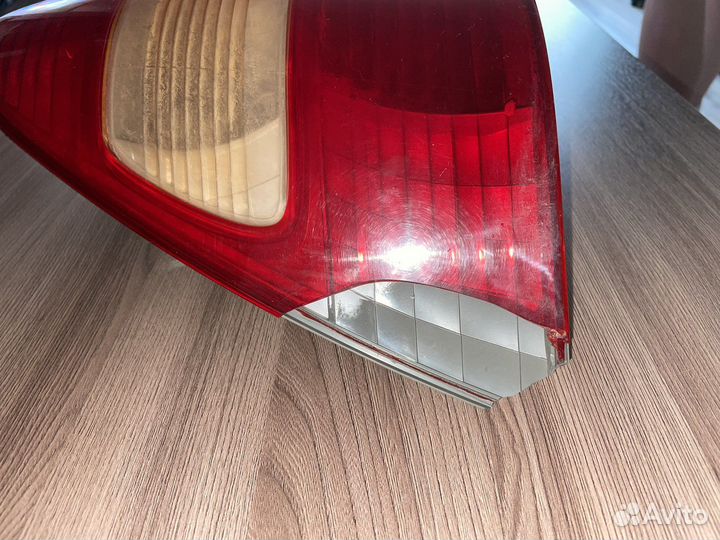 Задний фонарь toyota