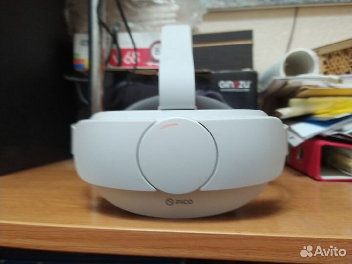 Очки виртуальной реальности pico4