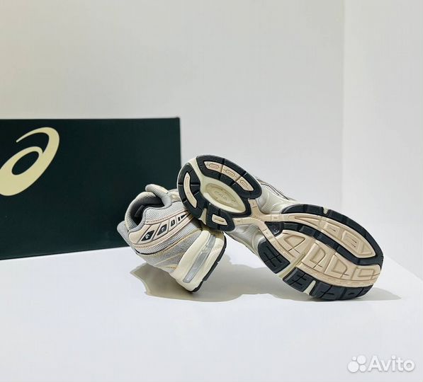 Кроссовки женские Asics