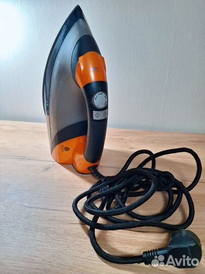 Утюг Bork 1600