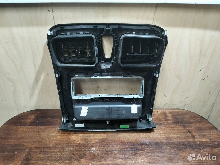 Накладка центральной консоли Renault Logan 2