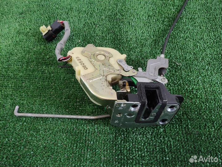 Замок двери передней правой KIA Sorento 1 (BL, JC