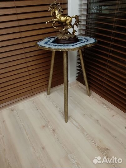 Декоративный столик