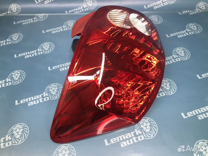 Фонарь задний левый Toyota Auris