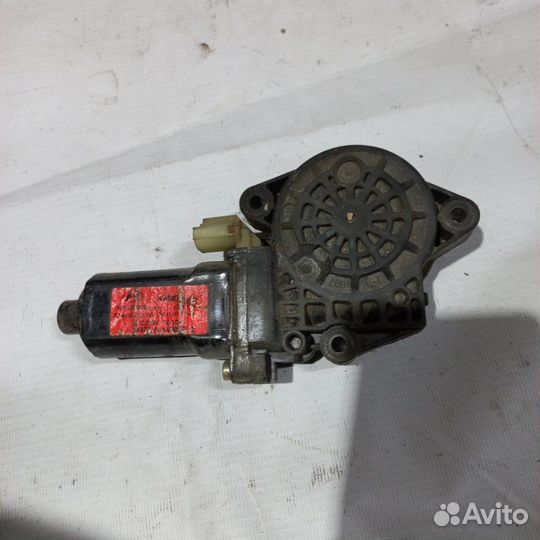 Моторчик стеклоподъемника задний правый Hyundai