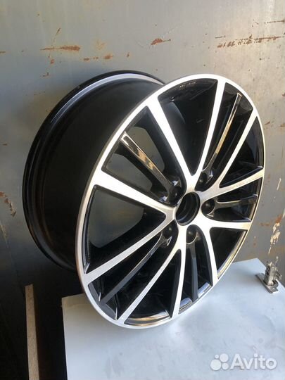 Новый легкосплавный диск R 17 для Volkswagen Golf