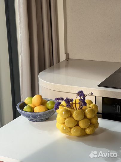 Ваза с лимонами маленькая