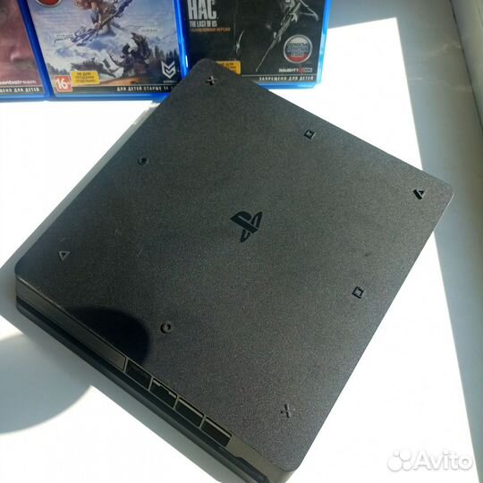 Sony playstation 4 slim 1TB + 2 геймпада + 3 игры