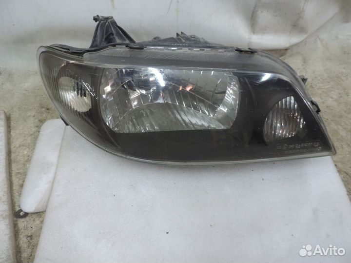 Фара передняя правая Mazda Familia 2000 - 2003