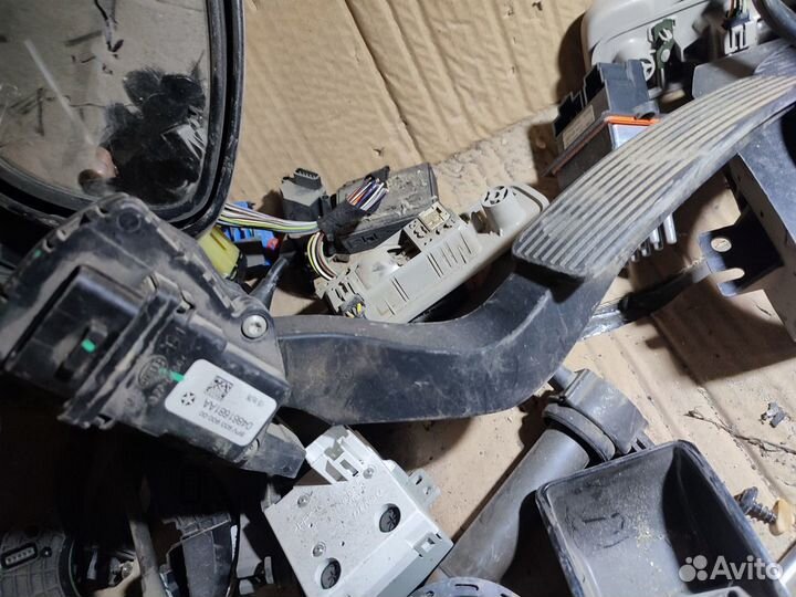 Chrysler 300c педаль газа