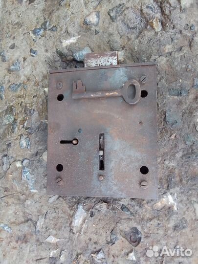 Замок гаражный накладной