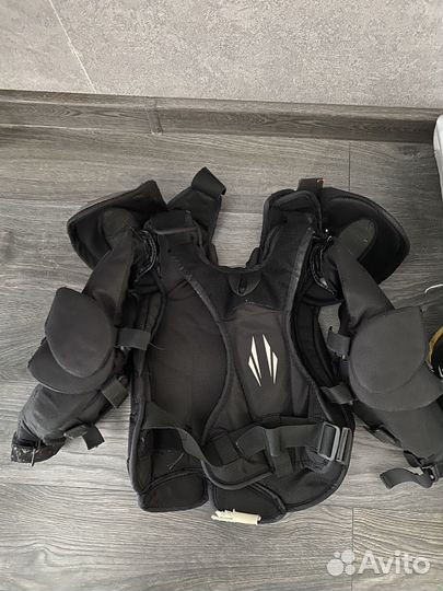 Нагрудник хоккейный вратарский jr