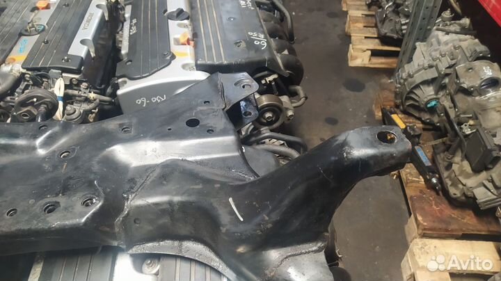 Подрамник передний балка Mitsubishi Outlander 1