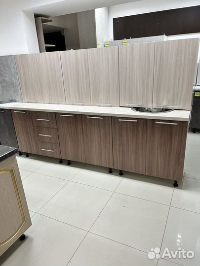 Кухонный гарнитур 2,4м