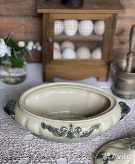 Фаянсовая супница или утятница