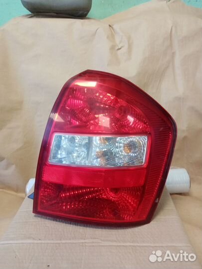 Фонарь задний правый Kia Cerato 1