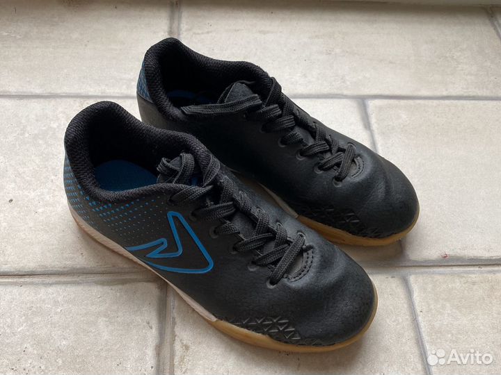 Кроссовки футбольные