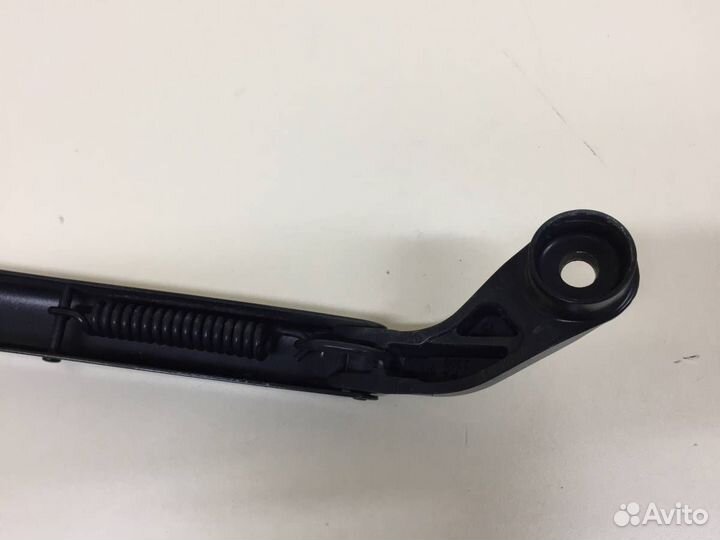 Поводок стеклоочистителя передний правый Toyota Ca