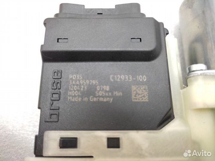 Моторчик стеклоподъемника задний левый Volkswagen