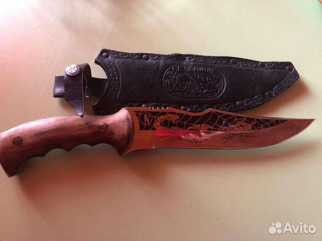 Нож с гравировкой