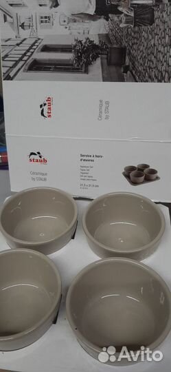 Набор керамических форм на подносе