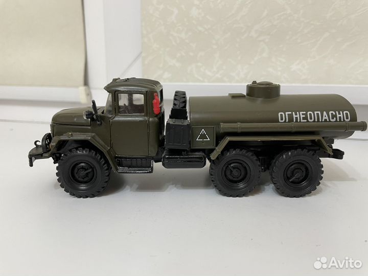Модель автомобиля ЗИЛ 131 топливозаправщик