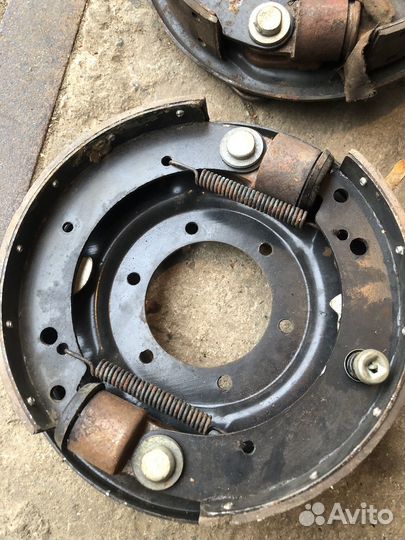 Тормозной щит всборе на Газ 24