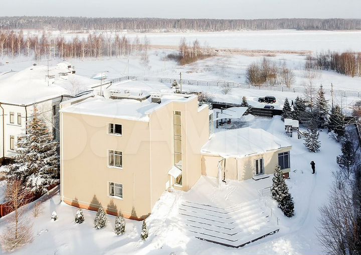 Дом 507,1 м² на участке 25 сот.