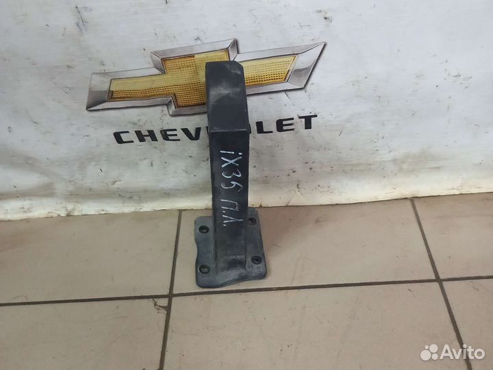 Левый кронштейн переднего бампера hyundai ix35