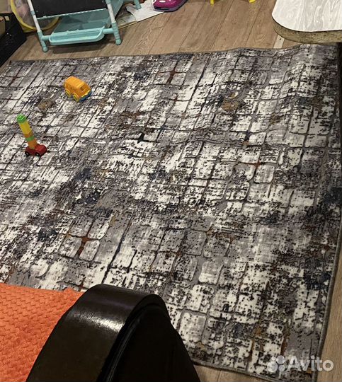 Ковры 100 см на 200 см.Новые.Универсальные цвета