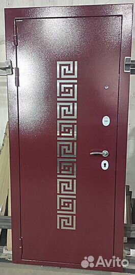 Дверь входная с зеркалом металл/мдф