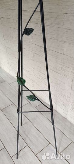 Опора для уличных цветов кованая