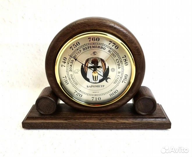 Часы и барометр настольные, деревянные