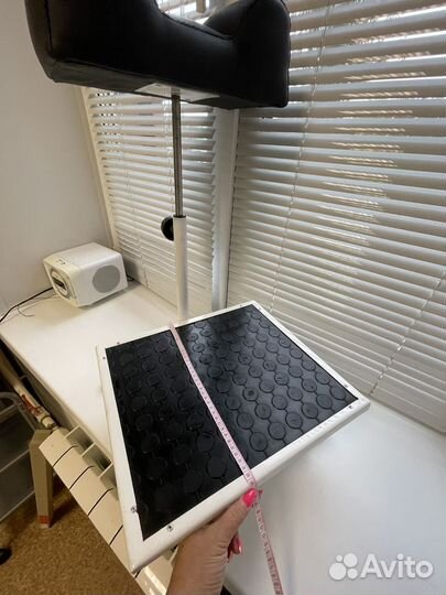 Подставка для ног во время педикюра