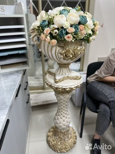 Колона с цветами