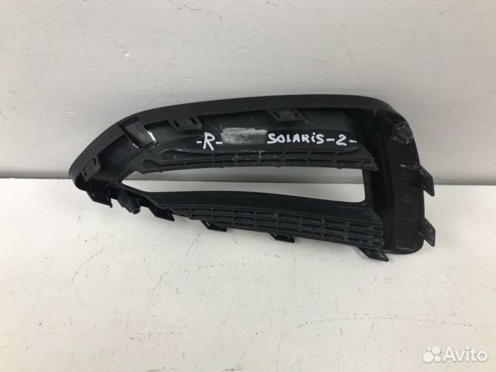 Рамка противотуманной фары правой Hyundai Solaris