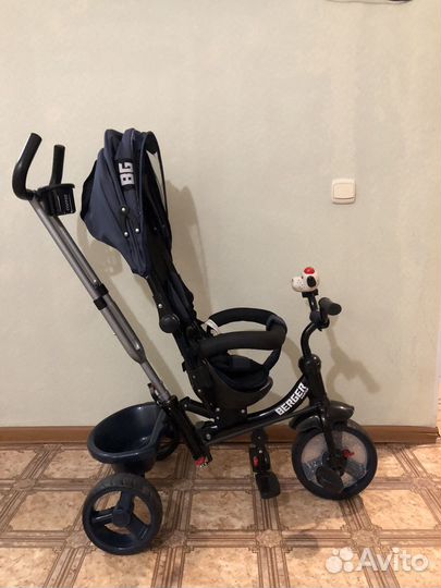 Трехколесный велосипед с ручкой