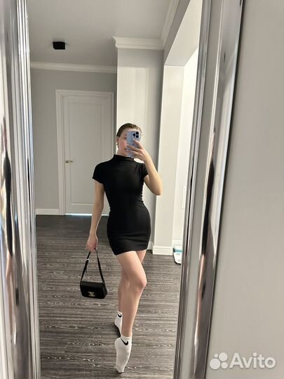 Черное короткое платье