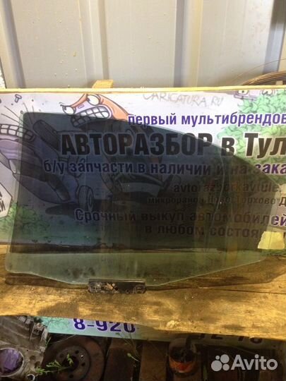 Стекло двери заднее правое Dodge Stratus