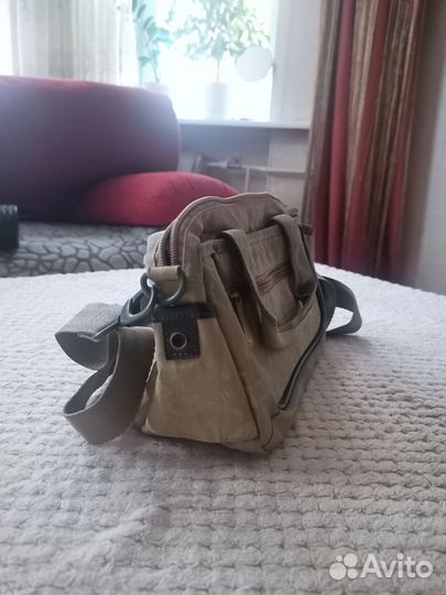 Бесплатно бежевая сумка через плечо